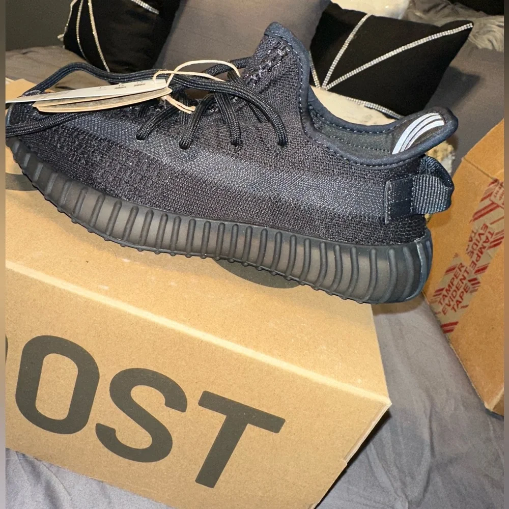 Brand new with tags, size 5 mens - Picture 3 of 4